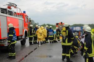 B5 Unfall zwischen PKW und Gefahrgut-LKW